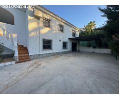 Villa Independiente en Playa Flamenca.