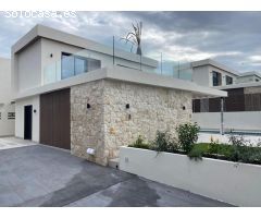 VILLA DE NUEVA PROMOCIÓN EN LOMAS DE CABOROIG