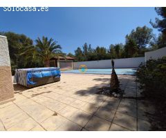 CHALET INDEPENDIENTE CON PISCINA Y CERCA DE SERVICIOS