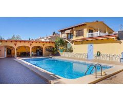VILLA CON DOS VIVIENDAS INDEPENDIENTES EN LA NUCIA!!!