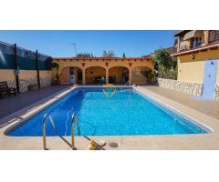 VILLA CON DOS VIVIENDAS INDEPENDIENTES EN LA NUCIA!!!