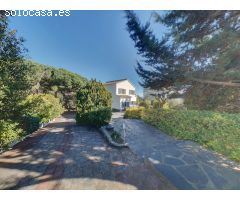 ¡Majestuoso chalet a cuatro aguas renovado en 2015!