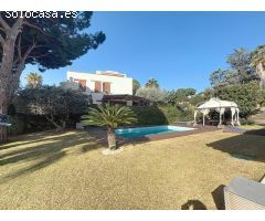 Exceptional property located in the prestigious Can Teixidó community in Alella