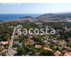 Esquinero solar con panoramicai vistas al mar en Lloret de Mar