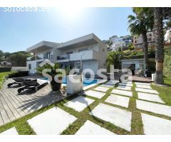 EN UN ENTORNO DE JARDINES BOTANICOS Y LAS MEJORES PLAYAS