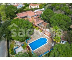 Exclusiva villa con vistas al mar y piscina en La Montgoda, Lloret de Mar