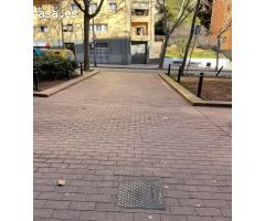 Plaza de parking cercano al metro de Vilapicina