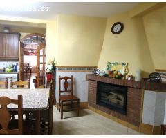 CASA DE PUEBLO CON TRES PLANTAS  Y ACCESO POR DOS CALLES