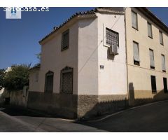 Palacete en venta en el centro de La Zubia.