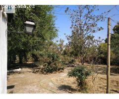 Palacete en venta en el centro de La Zubia.