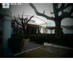 Palacete en venta en el centro de La Zubia.