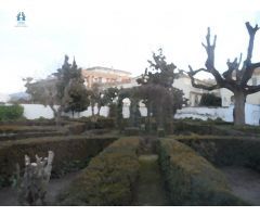 Palacete en venta en el centro de La Zubia.