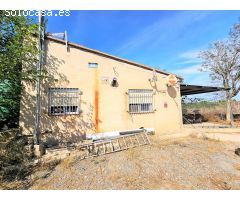 Parcela 9.604m2 con chalet y 3 naves