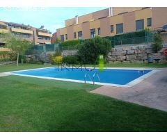 ¡Casa adosada en el centro de Vilanova del Vallés con piscina comunitaria! ????????