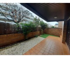BAJO CON PATIO DE USO PROPIO Y PISCINA