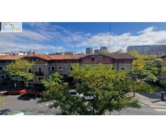 CHALET ADOSADO DE PIEDRA  EN AVENIDA NUESTRA SEÑORA DE ESTIBALIZ a una manzana del Corte Inglés