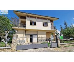 CHALET UNIFAMILIAR a 8 min.Vitoria- 3 Plantas- Entrar a vivir - Con Ascensor y txoko - 2 Chimeneas