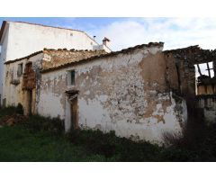 CASA EN LA MONTAÑA, PARA REFORMAR CON HUERTO
