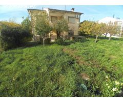EXCEPCIONAL CHALET CON GRAN TERRENO, PISCINA Y TERRAZA
