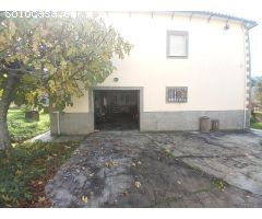 EXCEPCIONAL CHALET CON GRAN TERRENO, PISCINA Y TERRAZA