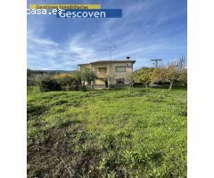 EXCEPCIONAL CHALET CON GRAN TERRENO, PISCINA Y TERRAZA