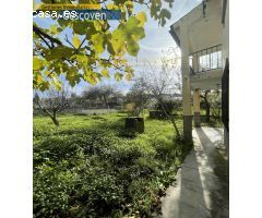 EXCEPCIONAL CHALET CON GRAN TERRENO, PISCINA Y TERRAZA