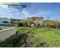 EXCEPCIONAL CHALET CON GRAN TERRENO, PISCINA Y TERRAZA