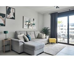 Apartamento moderno con licencia turística en Playa Flamenca: 3 hab, 2 baños, piscina