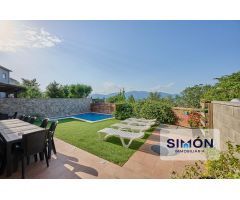 Fantástica masia restaurada con mucho encanto, de 405 m2 i con espectaculares vistas!