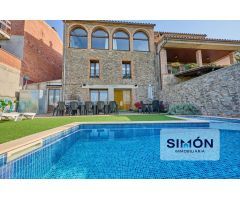 Fantástica masia restaurada con mucho encanto, de 405 m2 i con espectaculares vistas!