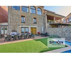 Fantástica masia restaurada con mucho encanto, de 405 m2 i con espectaculares vistas!