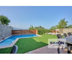 Fantástica masia restaurada con mucho encanto, de 405 m2 i con espectaculares vistas!