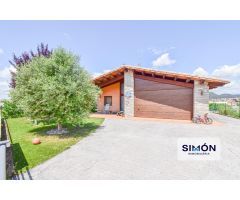Fantástica casa en Artés, con piscina cubierta, jardín, terraza y 4 habitaciones en muy buena zona