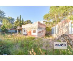Fantástica parcela en Pinedes de Castellnou de 633m², con planos que detallan diferentes posibilides