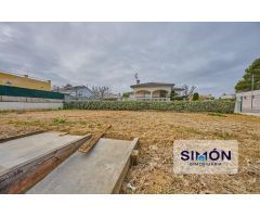 Espectacular chalet seminuevo de 322m² en una planta! 7 hab., 5 baños, garaje, jardín i piscina!