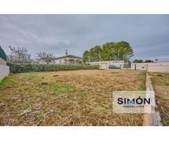 Espectacular chalet seminuevo de 322m² en una planta! 7 hab., 5 baños, garaje, jardín i piscina!
