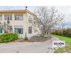 Masía en Sant Fruitós de Bages, en muy buen estado, con 2.350m2 10 hab y gran terreno exterior!