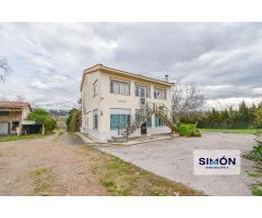 Masía en Sant Fruitós de Bages, en muy buen estado, con 2.350m2 10 hab y gran terreno exterior!
