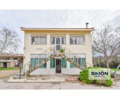 Masía en Sant Fruitós de Bages, en muy buen estado, con 2.350m2 10 hab y gran terreno exterior!