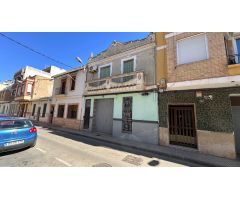 Casa de pueblo con terreno  224 metros parcela