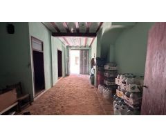 Casa de pueblo con terreno  224 metros parcela