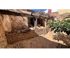 Casa de pueblo con terreno  224 metros parcela