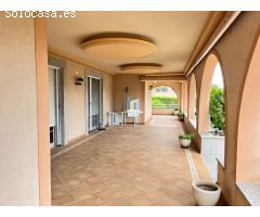 CHALET EN VENTA CON 5 DORMITORIOS, PISCINA, CANCHA DE TENIS Y JARDÍN EN CARRETERA CARRASCAL, ZAMORA.