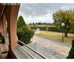 CHALET EN VENTA CON 5 DORMITORIOS, PISCINA, CANCHA DE TENIS Y JARDÍN EN CARRETERA CARRASCAL, ZAMORA.