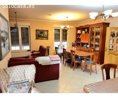 CHALET EN VENTA CON 5 DORMITORIOS, PISCINA, CANCHA DE TENIS Y JARDÍN EN CARRETERA CARRASCAL, ZAMORA.
