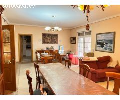 CHALET EN VENTA CON 5 DORMITORIOS, PISCINA, CANCHA DE TENIS Y JARDÍN EN CARRETERA CARRASCAL, ZAMORA.
