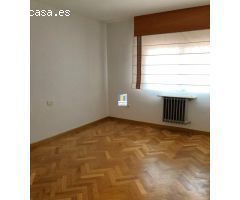 PISO EN VENTA DE 4 DORMITORIOS, 2 BAÑOS, PLAZA DE GARAJE Y TRASTERO JUNTO A TRES CRUCES, ZAMORA.