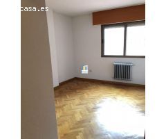 PISO EN VENTA DE 4 DORMITORIOS, 2 BAÑOS, PLAZA DE GARAJE Y TRASTERO JUNTO A TRES CRUCES, ZAMORA.