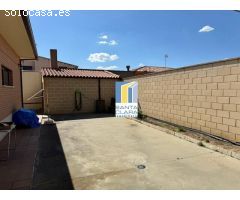CASA EN VENTA CON 3 DORMITORIOS, 2 BAÑOS, 2 GARAJES Y PATIO EN MORALEJA DEL VINO, ZAMORA.