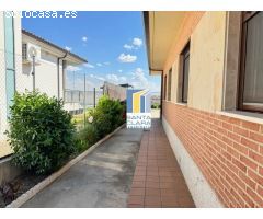 CASA EN VENTA CON 3 DORMITORIOS, 2 BAÑOS, 2 GARAJES Y PATIO EN MORALEJA DEL VINO, ZAMORA.